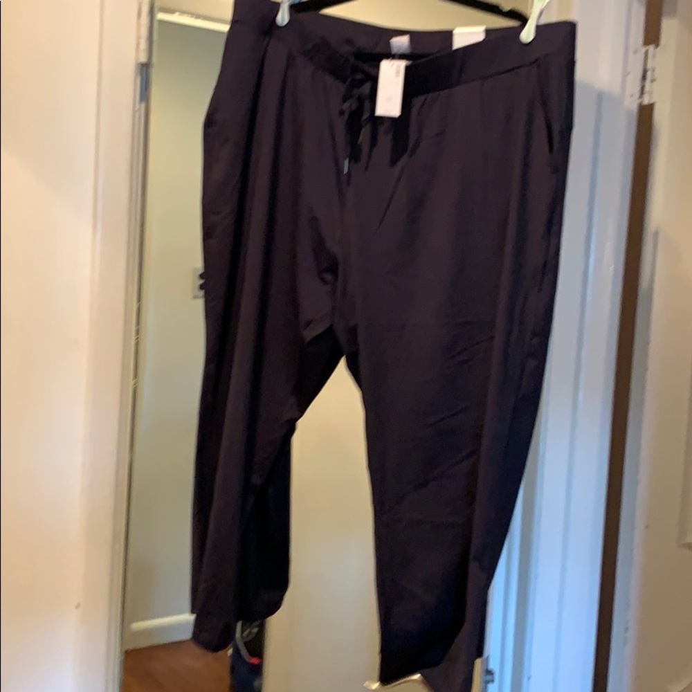 New with tag 22/24 cropped bottoms